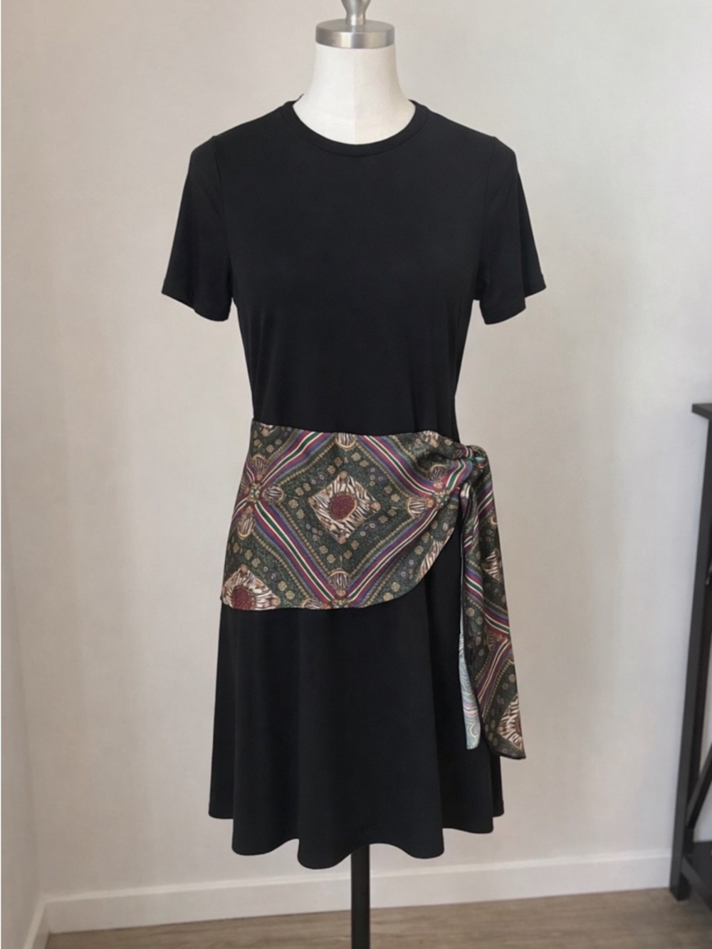 Zara Black Short-Sleeve Midi Dress with Patterned Waist Sash